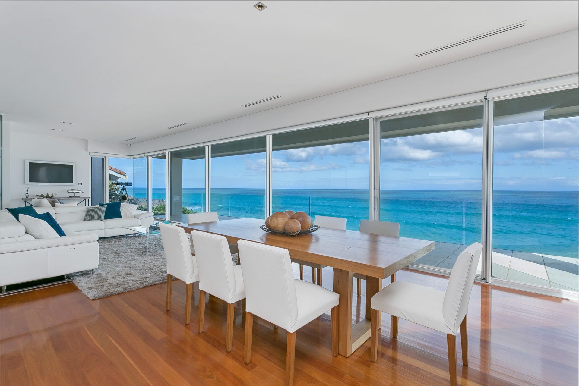 29 Barbara - Beachfront - Luxury - Linen Included - Wi-Fi