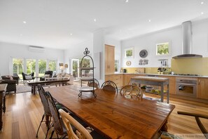 Dining - SWEET ROSE COTTAGE, WALK TO SORRENTO BEACH FORESHORE, SUPERB LOCATION! (Sorrento)