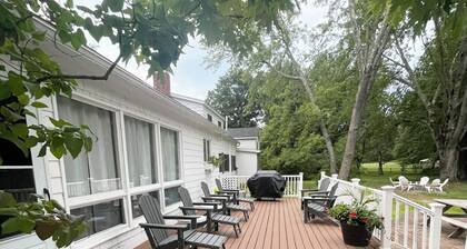 Maple View House, 3 takkaa, sauna, pelihuone, 4 olohuonetta, 4 televisiota, grilli