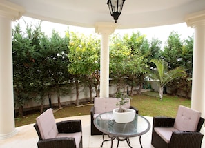 Terrace/patio - Luxury Villa with a Classic Touch. Few minutes away from Larnaca Beach & Centre. (Larnaca)