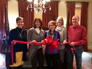 Interior - Legacy Suite on Main St in central downtown, jacuzzi tub, ask about Wine Tours!! (Fredericksburg)