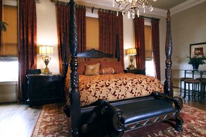 1 bedroom, iron/ironing board, free WiFi, bed sheets - Legacy Suite on Main St in central downtown, jacuzzi tub, ask about Wine Tours!! (Fredericksburg)