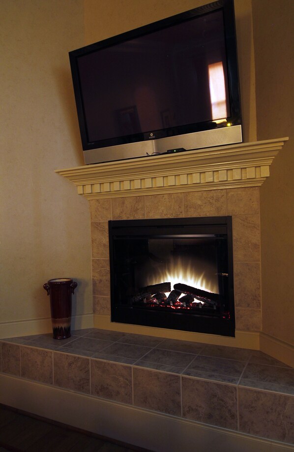 A fireplace with a TV mounted above it. - Legacy Suite on Main St in central downtown, jacuzzi tub, ask about Wine Tours!! (Fredericksburg)