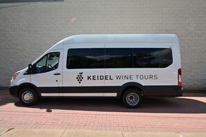 Property grounds - Legacy Suite on Main St in central downtown, jacuzzi tub, ask about Wine Tours!! (Fredericksburg)