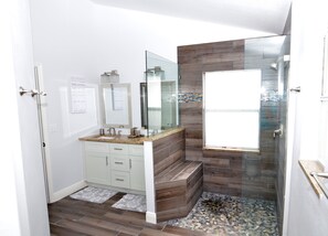 Bathtub, hair dryer, towels, shampoo
