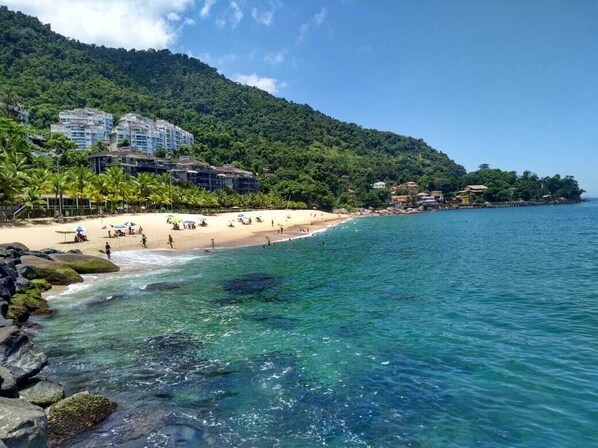 Ubicación a pie de playa y tumbonas