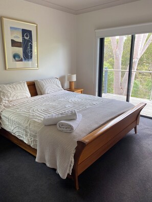 4 bedrooms, desk, iron/ironing board, travel cot