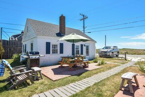 Outdoor dining - Across from Mayo Beach walk to downtown! (Wellfleet)