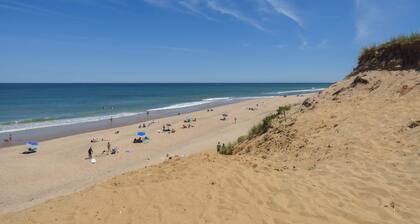 Across from Mayo Beach walk to downtown!