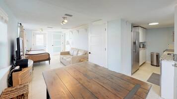 TV, Netflix, streaming services