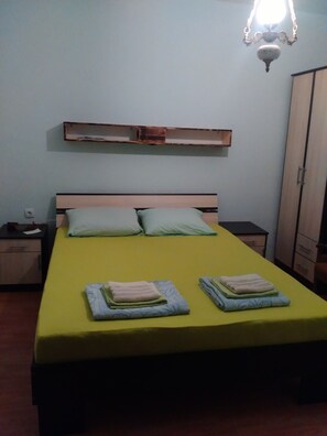 3 slaapkamers, een strijkplank/strijkijzer, wifi, beddengoed