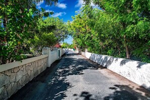 Duke St - Crabtree #1 - Amazing Beach -Walk to Restaurants (Cockburn Town)