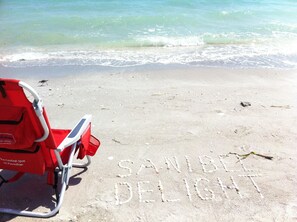 On the beach, sun-loungers, beach umbrellas, beach towels - Sundial Resort - Magnificent Gulf View condo - B402 (Sanibel)