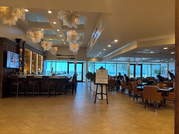 Bar (on property) - Sundial Resort - Magnificent Gulf View condo - B402 (Sanibel)