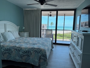 1 bedroom, desk, iron/ironing board, free WiFi - Sundial Resort - Magnificent Gulf View condo - B402 (Sanibel)