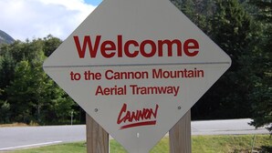 Welkomstbord voor de Cannon Mountain Aerial Tramway.