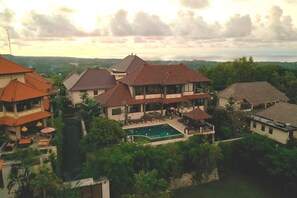 A resort with multiple buildings, a swimming pool, and lush greenery. - Villa Rama Rama – A Huge Private Hilltop Spa Retreat with Stunning Views (Balangan)