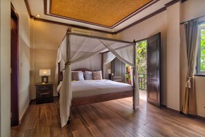 6 chambres, coffres-forts dans les chambres, bureau