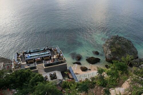 Villa Rama Rama – A Huge Private Hilltop Spa Retreat with Stunning Views