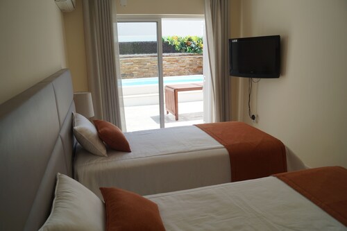 VILLA EN BORD DE MER AVEC PISCINE PRIVÉE 