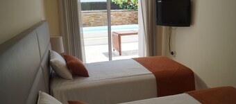 SEASIDE VILLA WITH PRIVATE SWIMMING POOL 