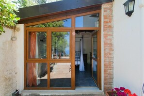 Exterior detail - Villa Rocca - Holiday Rental with private swimming pool in Cefalù, Sicily (Cefalù)
