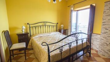 1 bedroom, iron/ironing board, travel cot, free WiFi