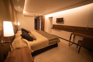 Egyptian cotton sheets, premium bedding, minibar, in-room safe - Hotel Estilo MB (Villa Carlos Paz)