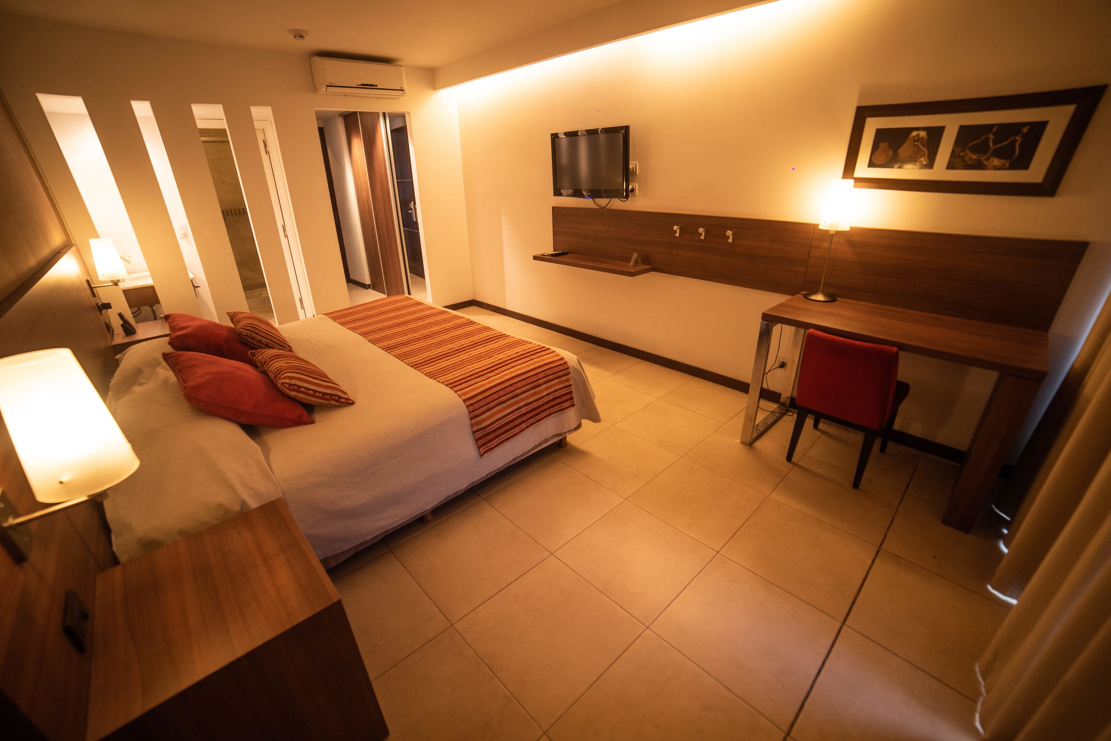 埃及棉床单、高档床上用品、迷你吧、客房内保险箱