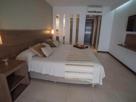 Standard Room, 1 King Bed, Non Smoking | Egyptian cotton sheets, premium bedding, minibar, in-room safe