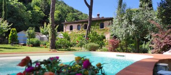 Villa 10 km from Arezzo, private pool and gardens. Shops and amenities nearby