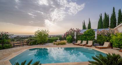 Stunning views in villa w/ hot tub, pool, garden