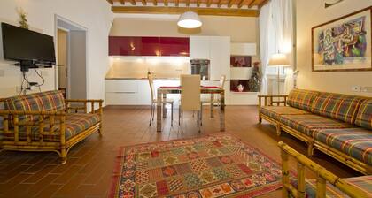 Lucca Holiday Rental Apartment in the historical medieval old town