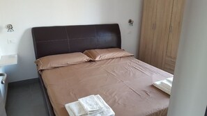 5 chambres, fer et planche à repasser, Wi-Fi, literie fournie