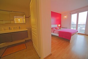 3 bedrooms, soundproofing, iron/ironing board, WiFi