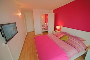 3 habitaciones, insonorización, tabla de planchar con plancha y wifi 