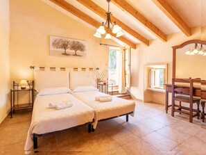 5 Schlafzimmer, Bügeleisen/Bügelbrett, Internetzugang, Bettwäsche