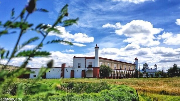 A historical building with a central tower, arched windows, and a courtyard. - Ex-Hacienda San Buenaventura (Tlaxco)