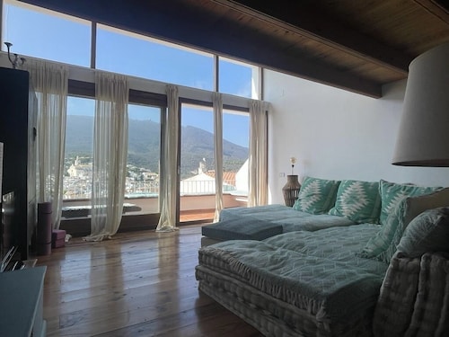 Designer house with parking and panoramic views 