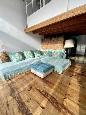 3 bedrooms, desk, iron/ironing board, travel crib - Designer house with parking and panoramic views  (Cadaqués)