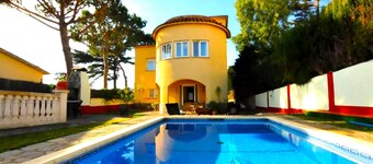 SUITUR HOUSE WITH SWIMMING POOL OG SEA VISNINGER 20 MIN FRA BARCELONA