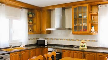 Kühlschrank, Mikrowelle, Ofen, Geschirrspüler