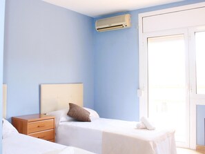 5 bedrooms, iron/ironing board, internet, bed sheets