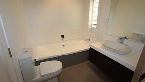 House, Multiple Beds, Ocean View (Claire's Luxury Hideaway) | Bathroom | Shower, free toiletries, hair dryer, towels - Claire's Luxury Hideaway (Waiheke Island)
