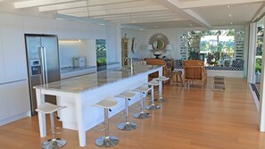 House, Multiple Beds, Ocean View (Claire's Luxury Hideaway) | In-room dining - Claire's Luxury Hideaway (Waiheke Island)