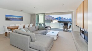 Apartment, Multiple Beds, City View (Central Escape) | Living area