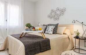 3 bedrooms, desk, soundproofing, iron/ironing board