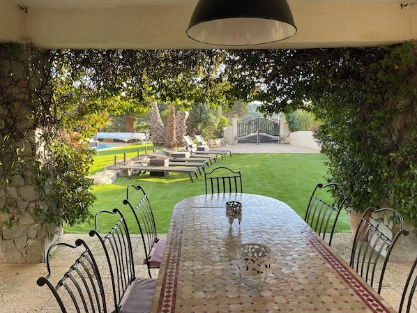Outdoor dining