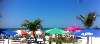 All inclusive, 2 bed 2 bath, pool, perfect location! 