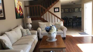 Smart TV, DVD player, books, stereo